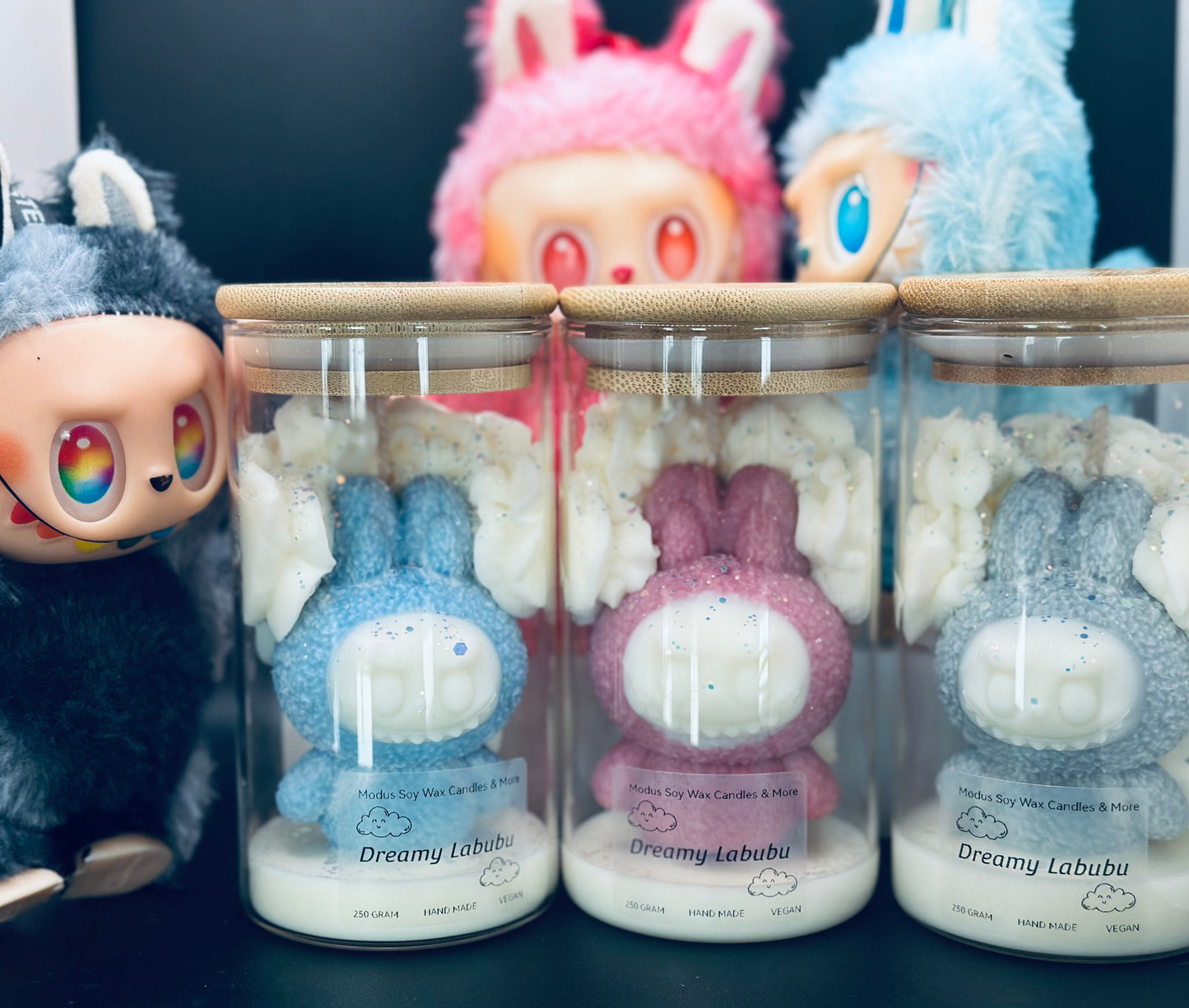 Limited edition: Dreamy Labubu Sojawax Kaars - Modus Candles & More