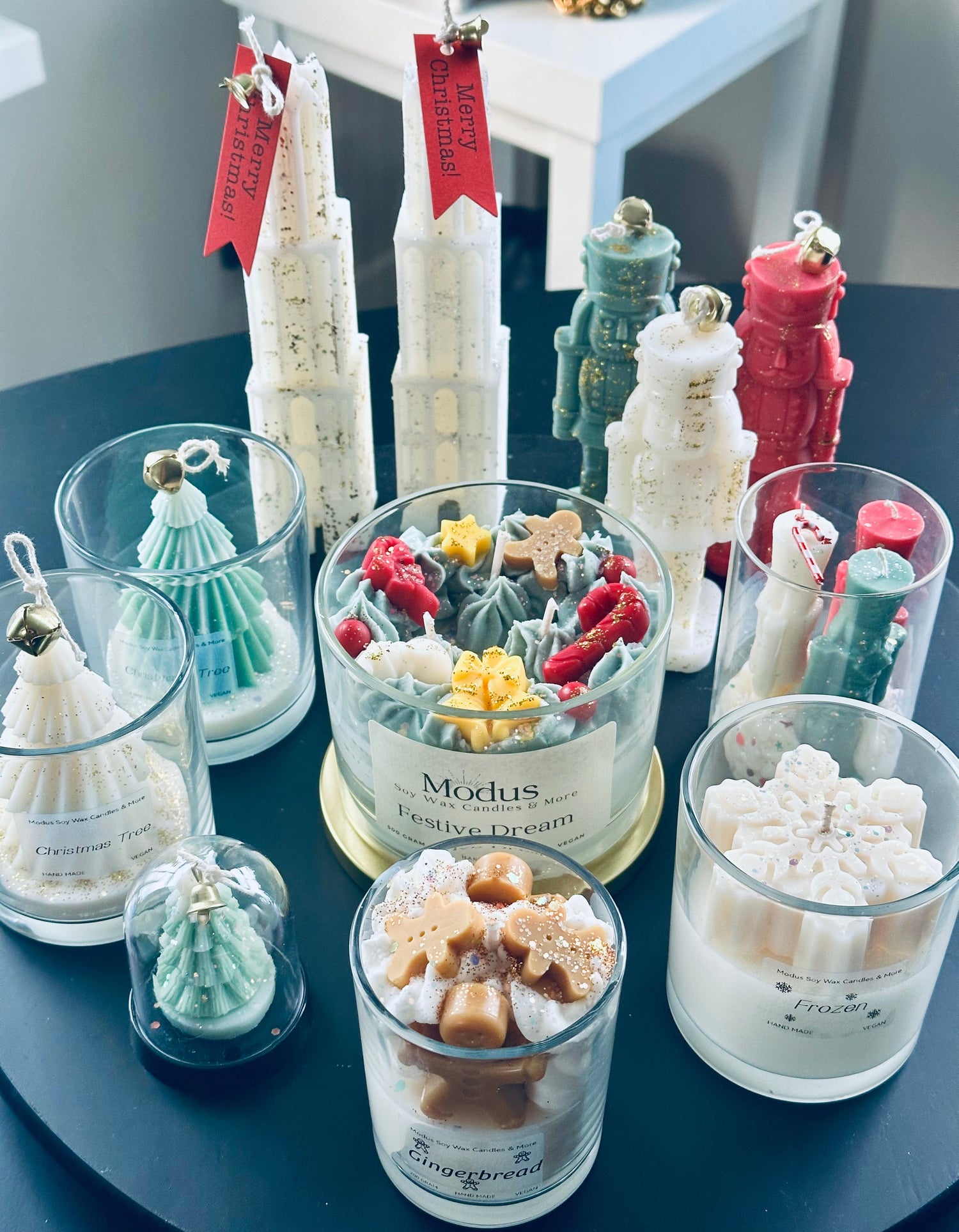 WINTERGEUREN. Feestelijk, Houtachtig, frisse- en winterse tonen.