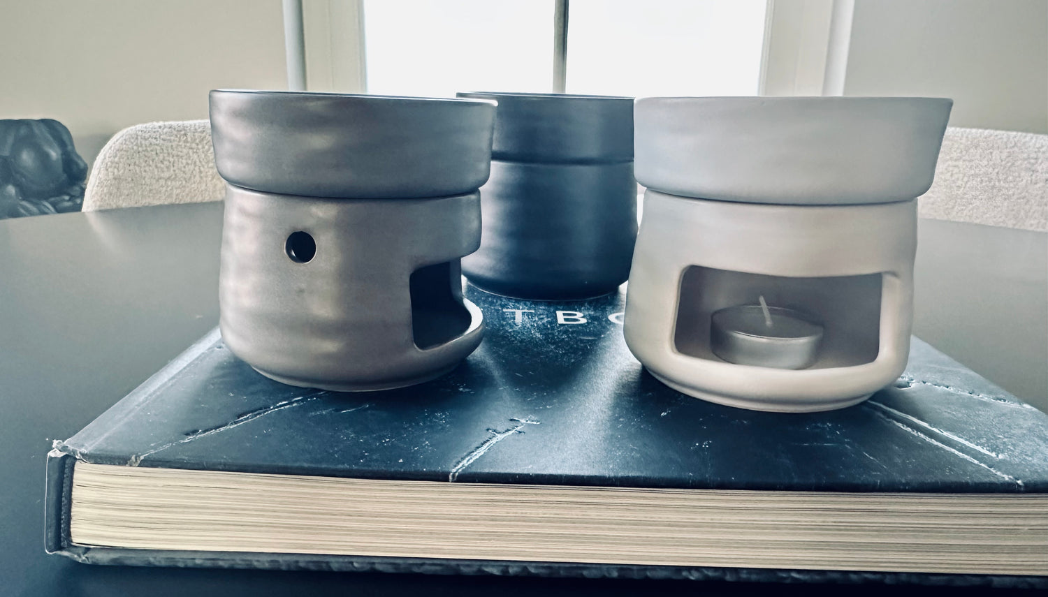 Wax Brander zwart met minimalistisch design - Modus Candles & More